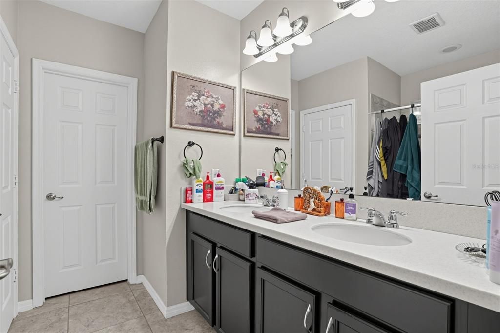 For Sale: $439,900 (4 beds, 2 baths, 2534 Square Feet)