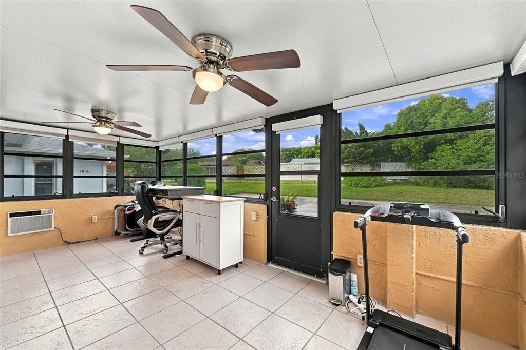 For Sale: $249,000 (2 beds, 2 baths, 1000 Square Feet)