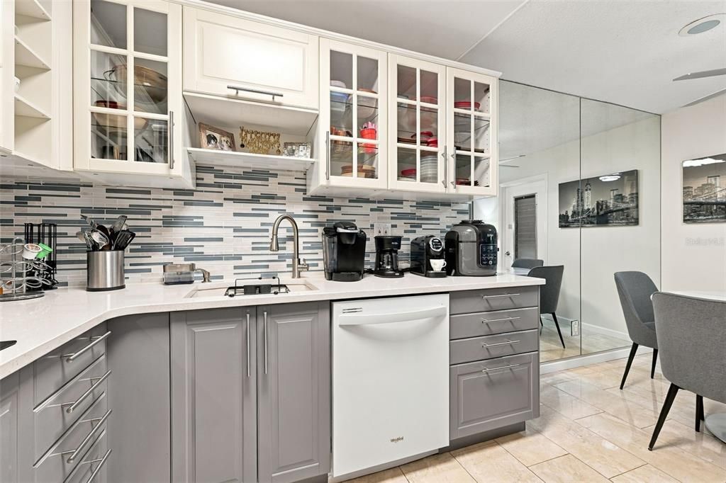 For Sale: $249,000 (2 beds, 2 baths, 1000 Square Feet)