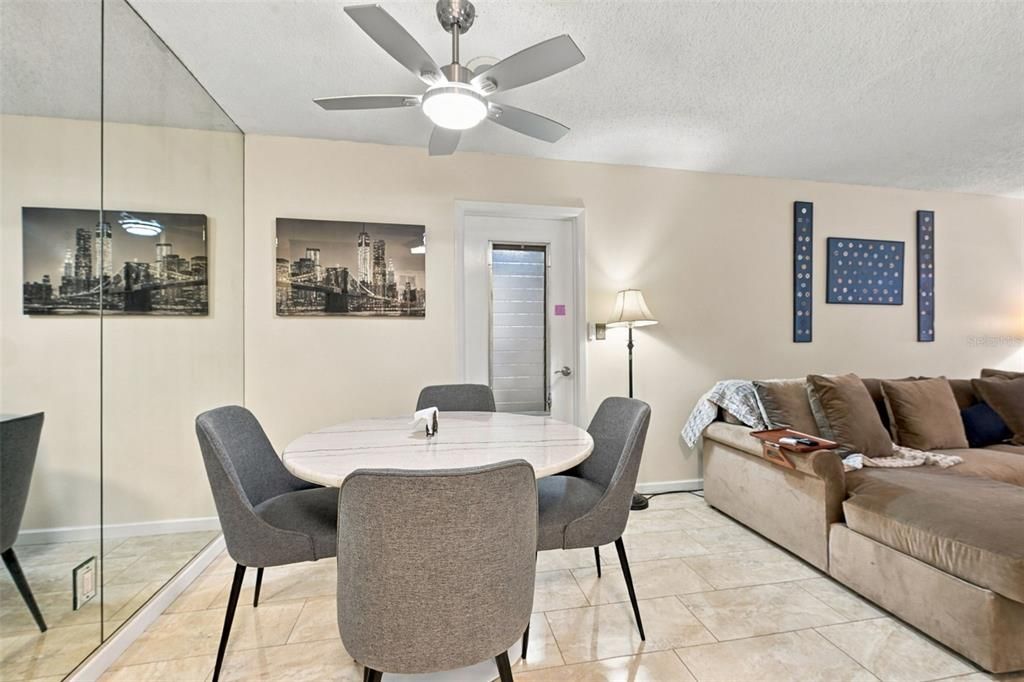 For Sale: $249,000 (2 beds, 2 baths, 1000 Square Feet)