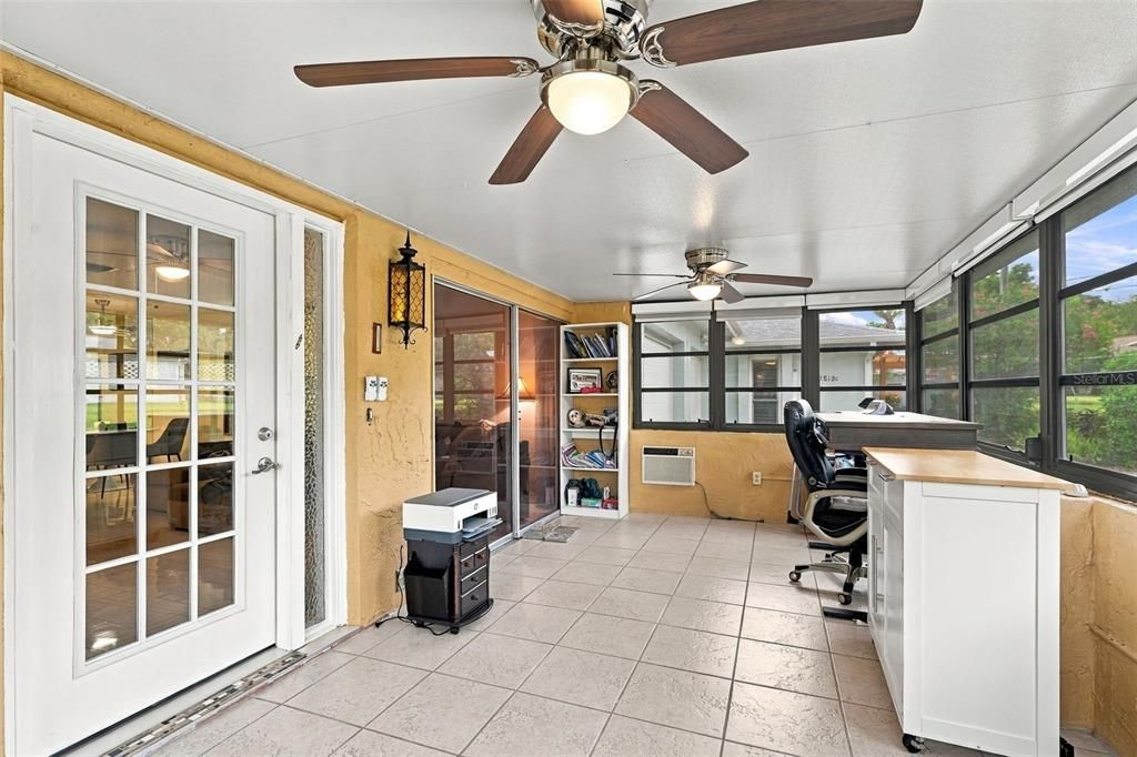For Sale: $249,000 (2 beds, 2 baths, 1000 Square Feet)