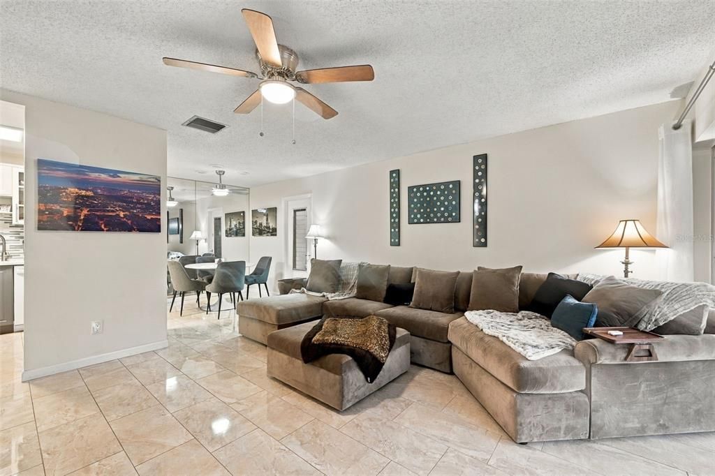 For Sale: $249,000 (2 beds, 2 baths, 1000 Square Feet)