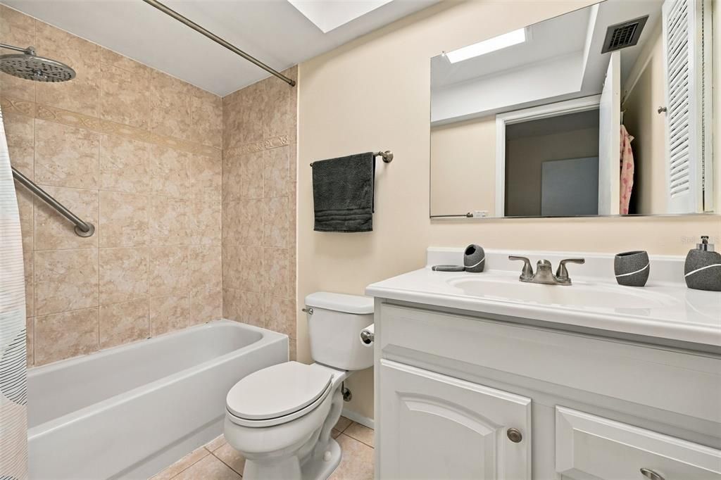 For Sale: $249,000 (2 beds, 2 baths, 1000 Square Feet)
