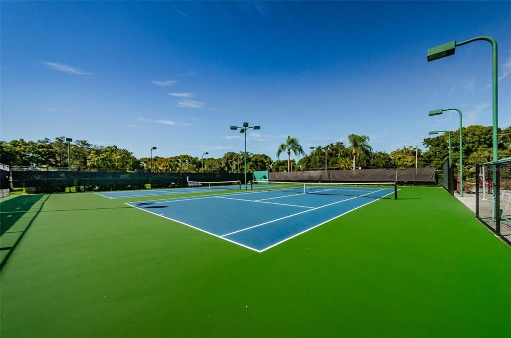 For Sale: $249,000 (2 beds, 2 baths, 1000 Square Feet)