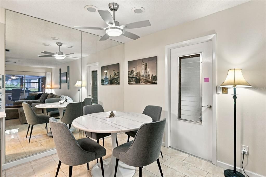 For Sale: $249,000 (2 beds, 2 baths, 1000 Square Feet)