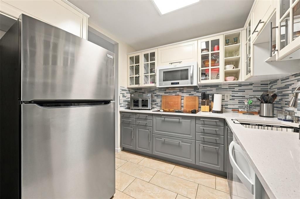 For Sale: $249,000 (2 beds, 2 baths, 1000 Square Feet)