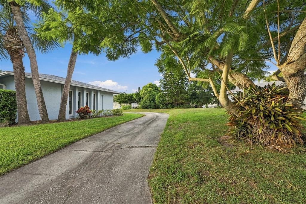 For Sale: $249,000 (2 beds, 2 baths, 1000 Square Feet)