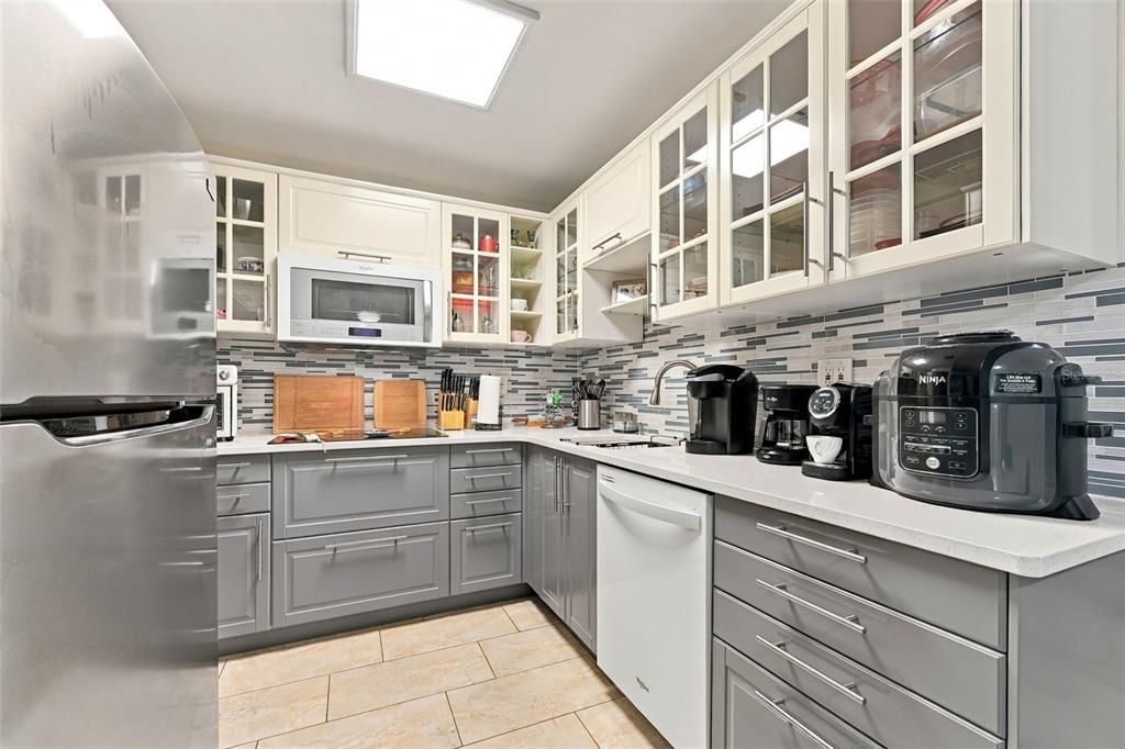 For Sale: $249,000 (2 beds, 2 baths, 1000 Square Feet)