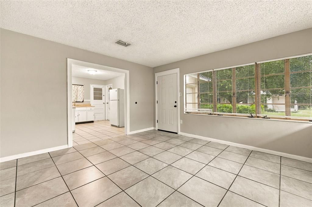 В аренду: $1,795 (2 спален, 1 ванн, 885 Квадратных фут)