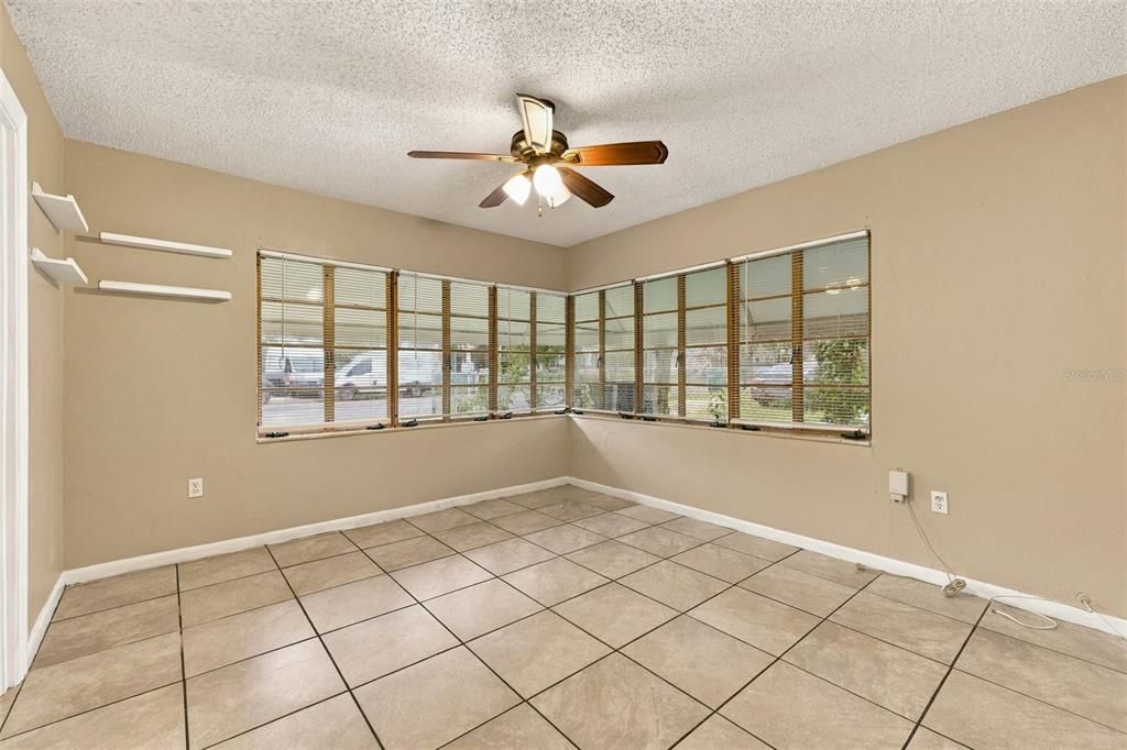 В аренду: $1,795 (2 спален, 1 ванн, 885 Квадратных фут)