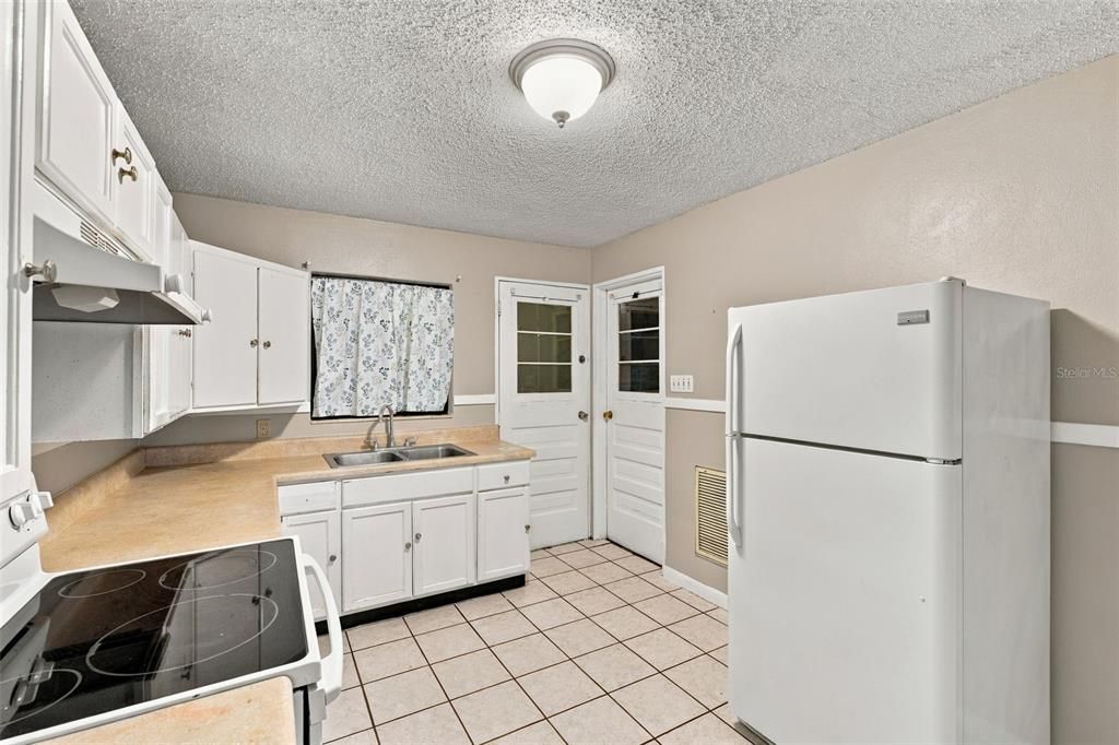 В аренду: $1,795 (2 спален, 1 ванн, 885 Квадратных фут)
