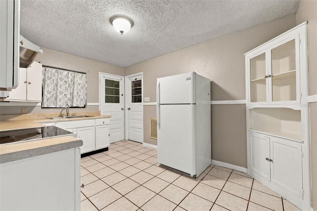 В аренду: $1,795 (2 спален, 1 ванн, 885 Квадратных фут)
