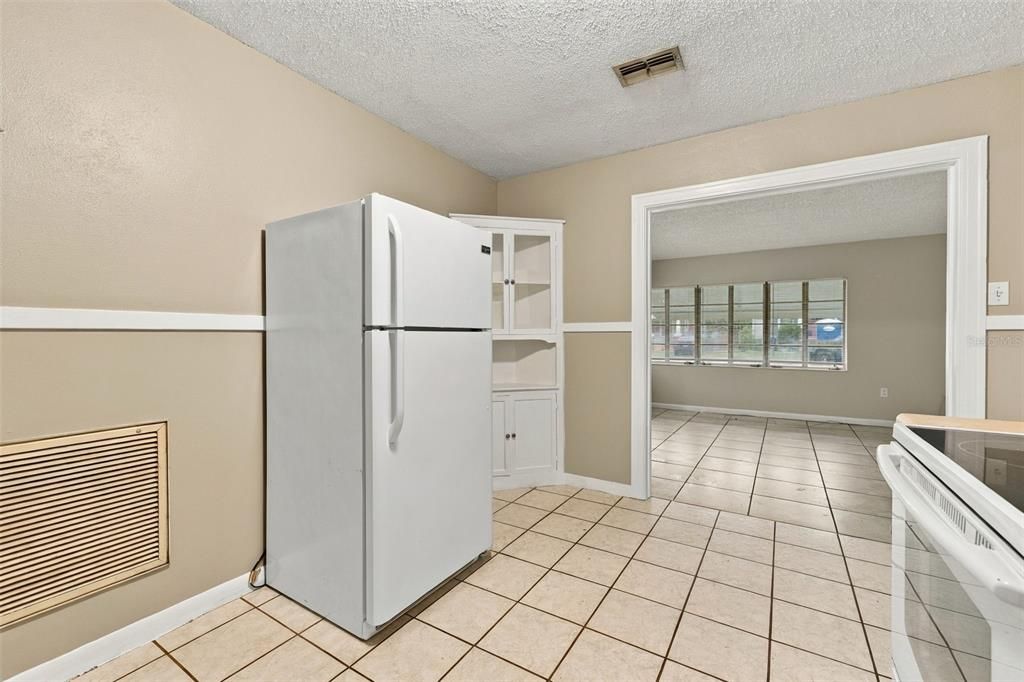 В аренду: $1,795 (2 спален, 1 ванн, 885 Квадратных фут)
