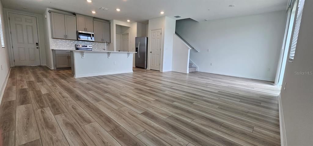 For Rent: $2,400 (3 beds, 2 baths, 1566 Square Feet)