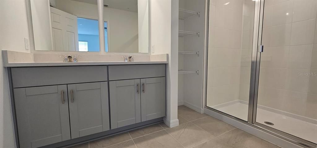 For Rent: $2,400 (3 beds, 2 baths, 1566 Square Feet)