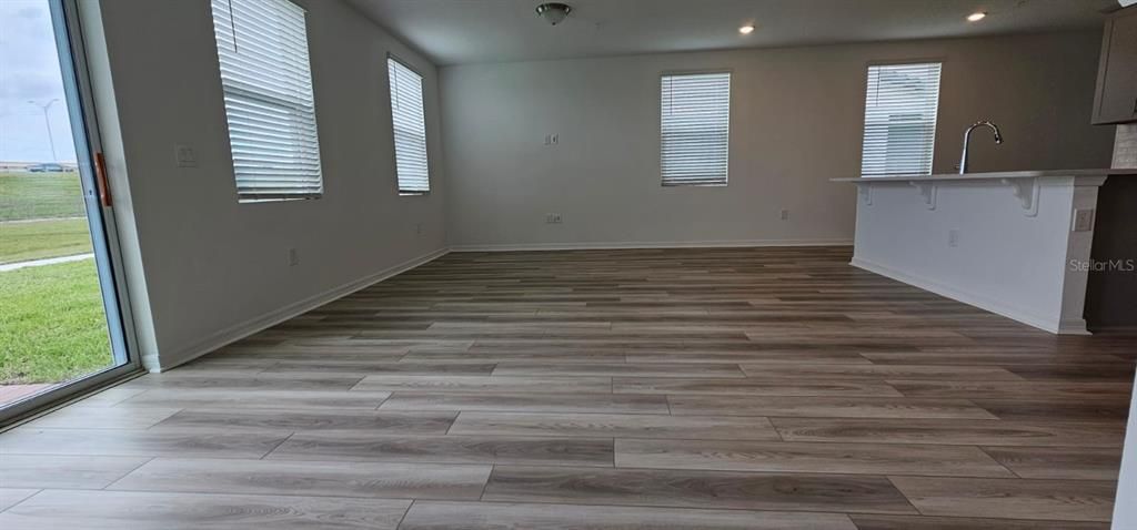 For Rent: $2,400 (3 beds, 2 baths, 1566 Square Feet)