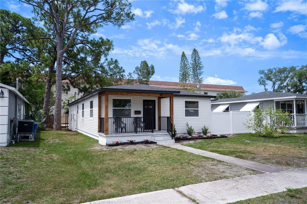 For Sale: $329,900 (3 beds, 1 baths, 1156 Square Feet)