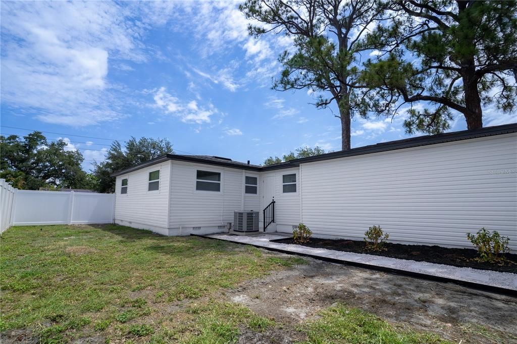 For Sale: $329,900 (3 beds, 1 baths, 1156 Square Feet)
