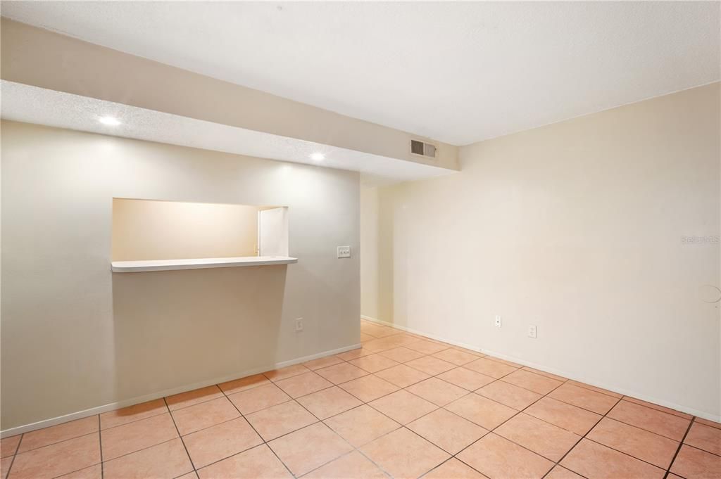 For Rent: $950 (1 beds, 1 baths, 504 Square Feet)