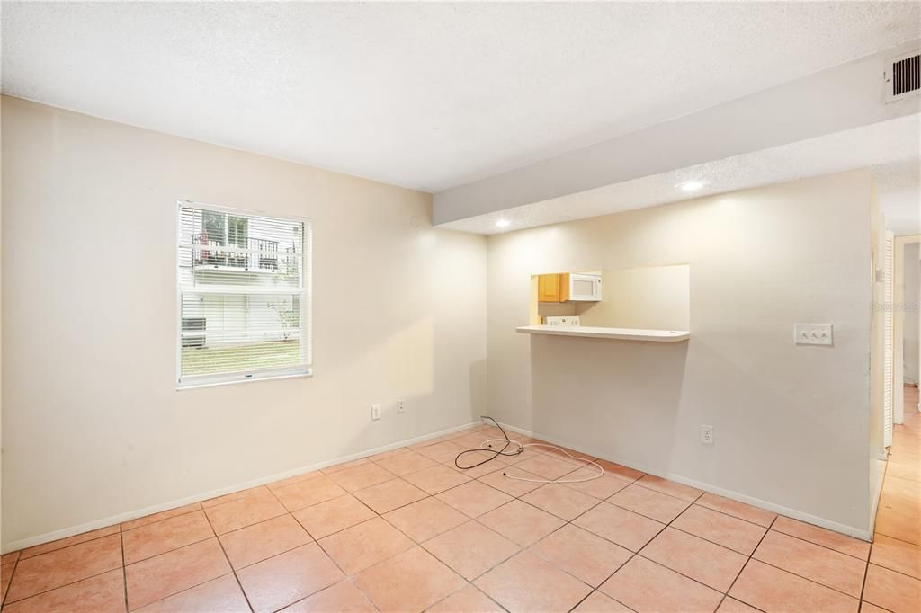 For Rent: $950 (1 beds, 1 baths, 504 Square Feet)
