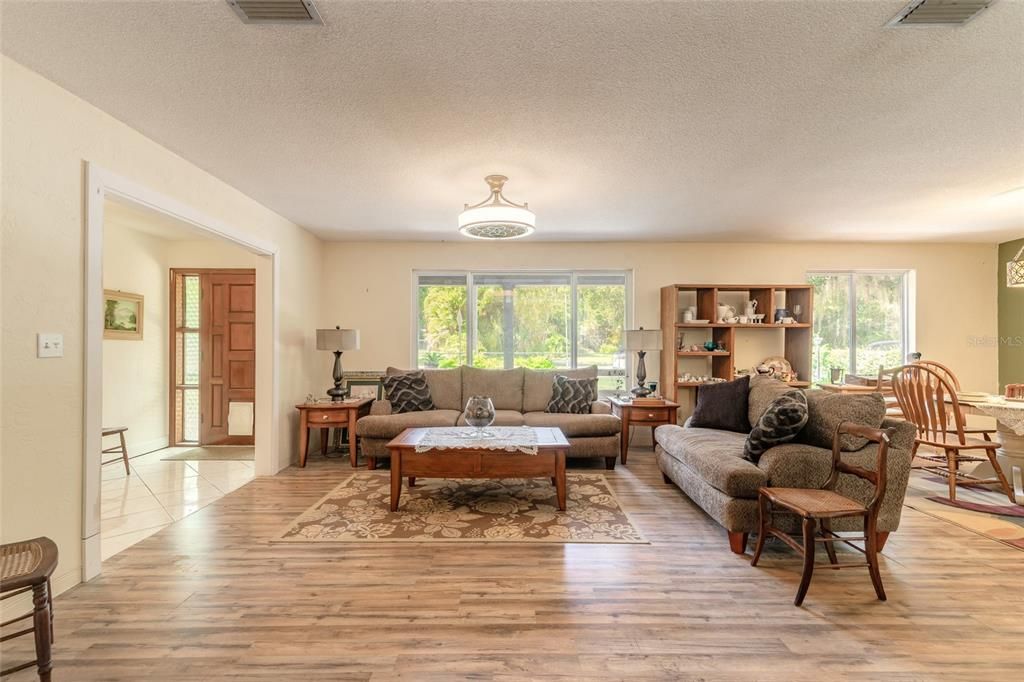 For Sale: $275,000 (4 beds, 2 baths, 1920 Square Feet)