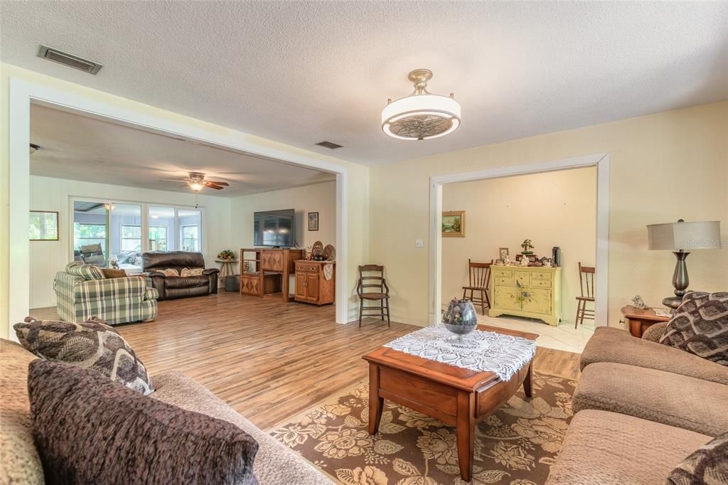For Sale: $275,000 (4 beds, 2 baths, 1920 Square Feet)