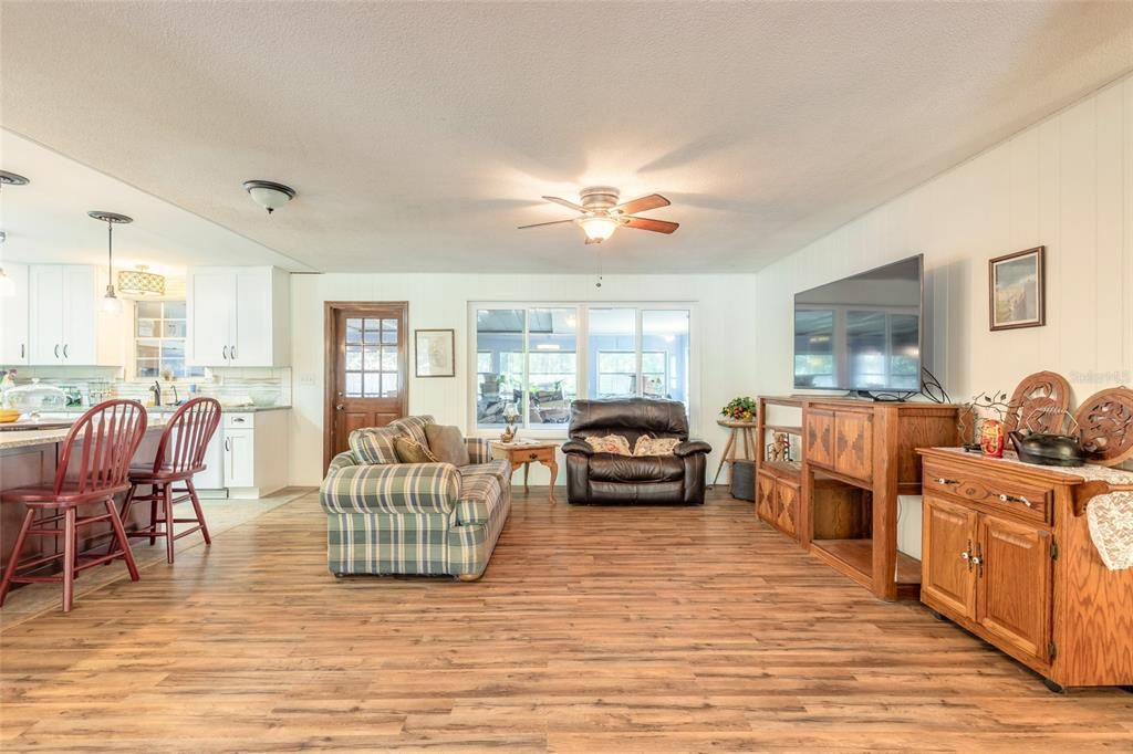 For Sale: $275,000 (4 beds, 2 baths, 1920 Square Feet)