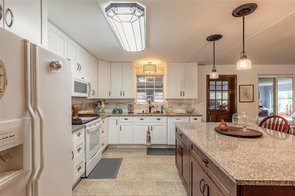 For Sale: $275,000 (4 beds, 2 baths, 1920 Square Feet)