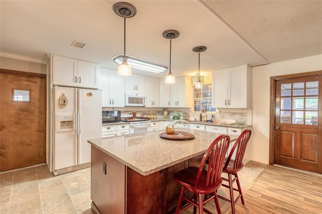 For Sale: $275,000 (4 beds, 2 baths, 1920 Square Feet)