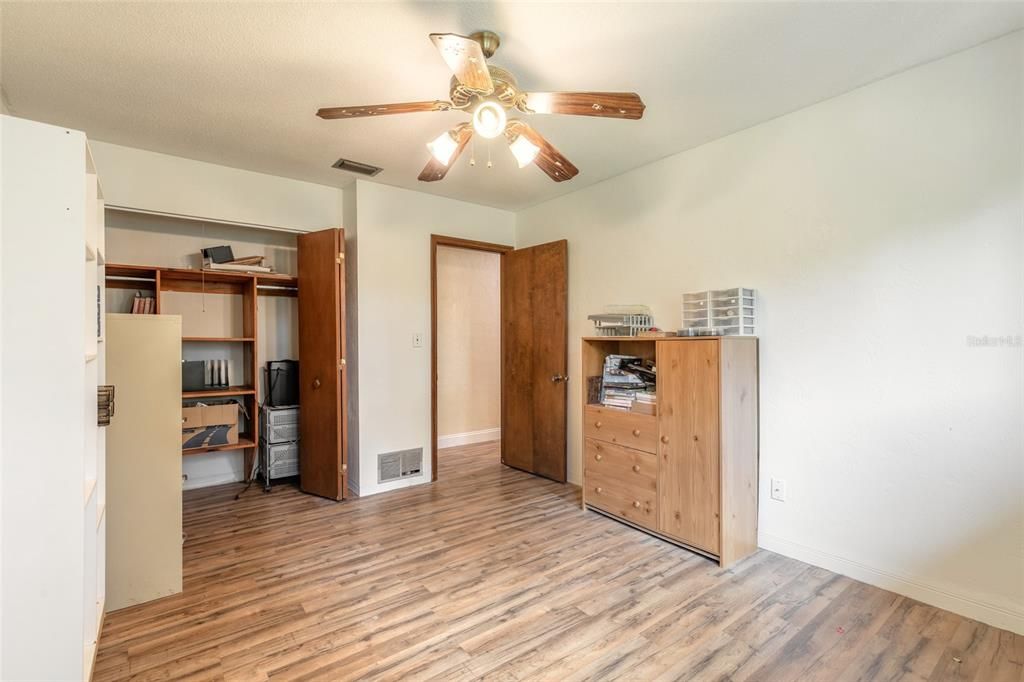 For Sale: $275,000 (4 beds, 2 baths, 1920 Square Feet)