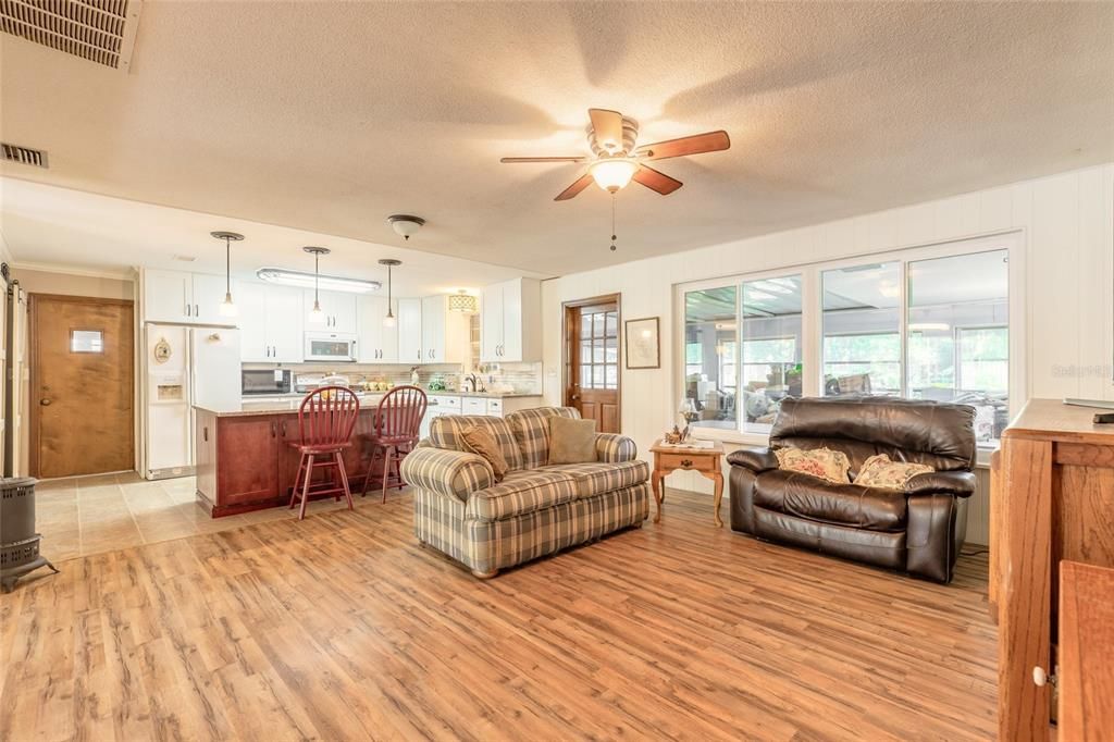 For Sale: $275,000 (4 beds, 2 baths, 1920 Square Feet)