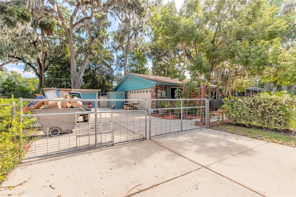 For Sale: $275,000 (4 beds, 2 baths, 1920 Square Feet)
