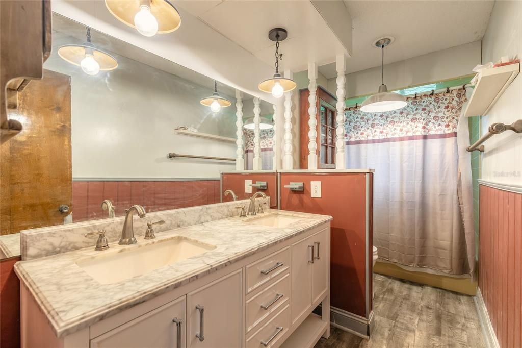 For Sale: $275,000 (4 beds, 2 baths, 1920 Square Feet)
