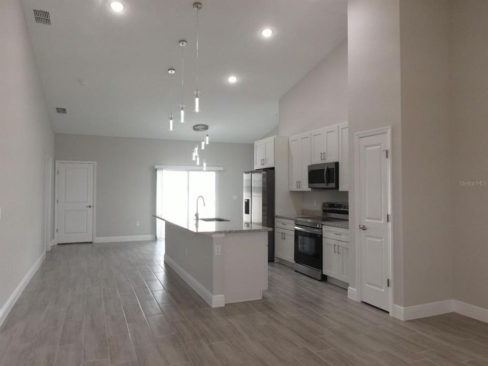 For Rent: $2,600 (4 beds, 2 baths, 1800 Square Feet)