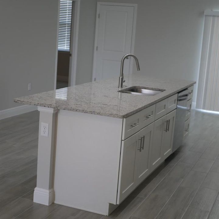 For Rent: $2,600 (4 beds, 2 baths, 1800 Square Feet)