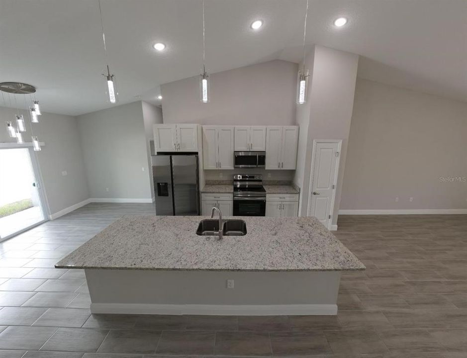 For Rent: $2,600 (4 beds, 2 baths, 1800 Square Feet)