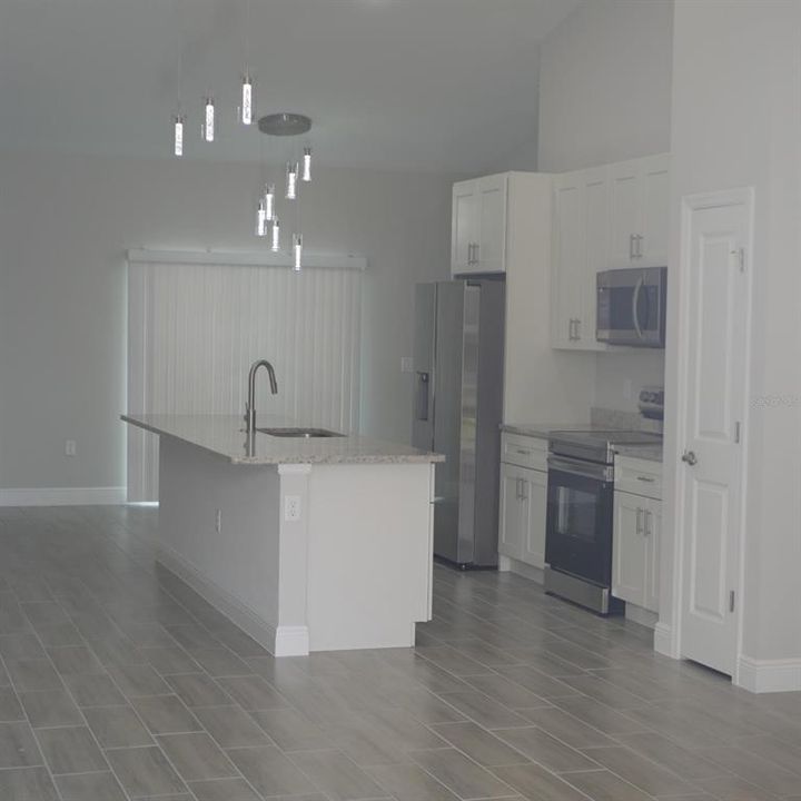 For Rent: $2,600 (4 beds, 2 baths, 1800 Square Feet)