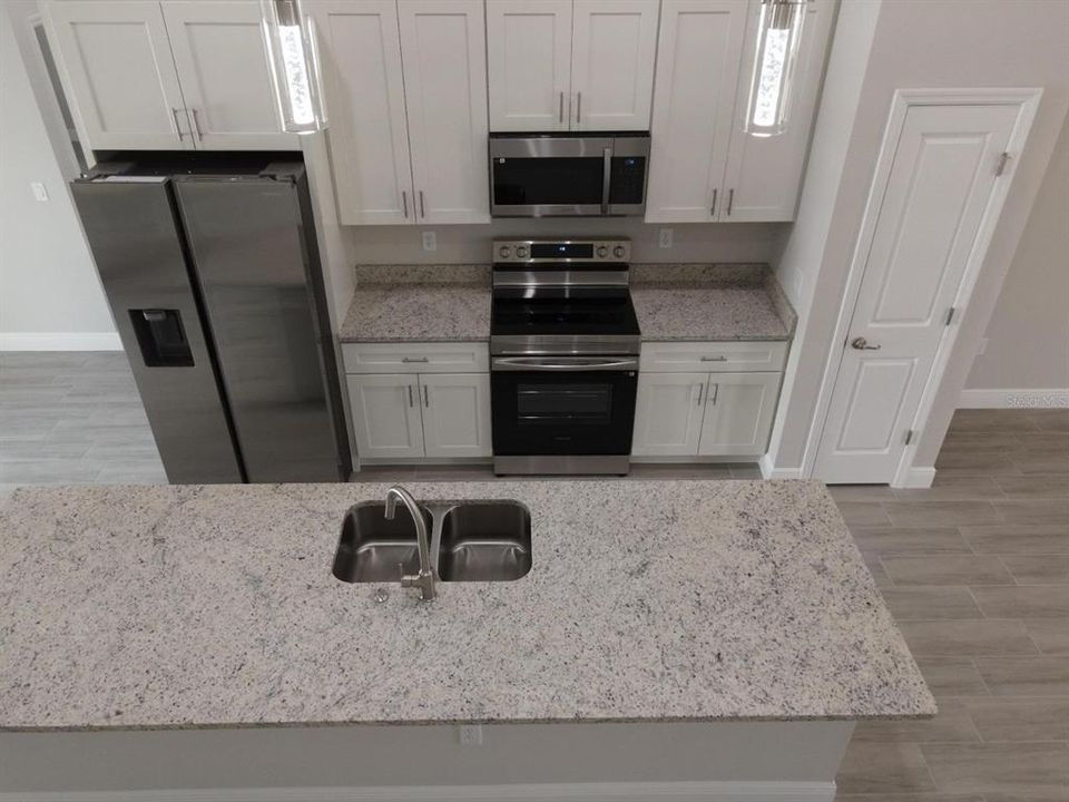 For Rent: $2,600 (4 beds, 2 baths, 1800 Square Feet)