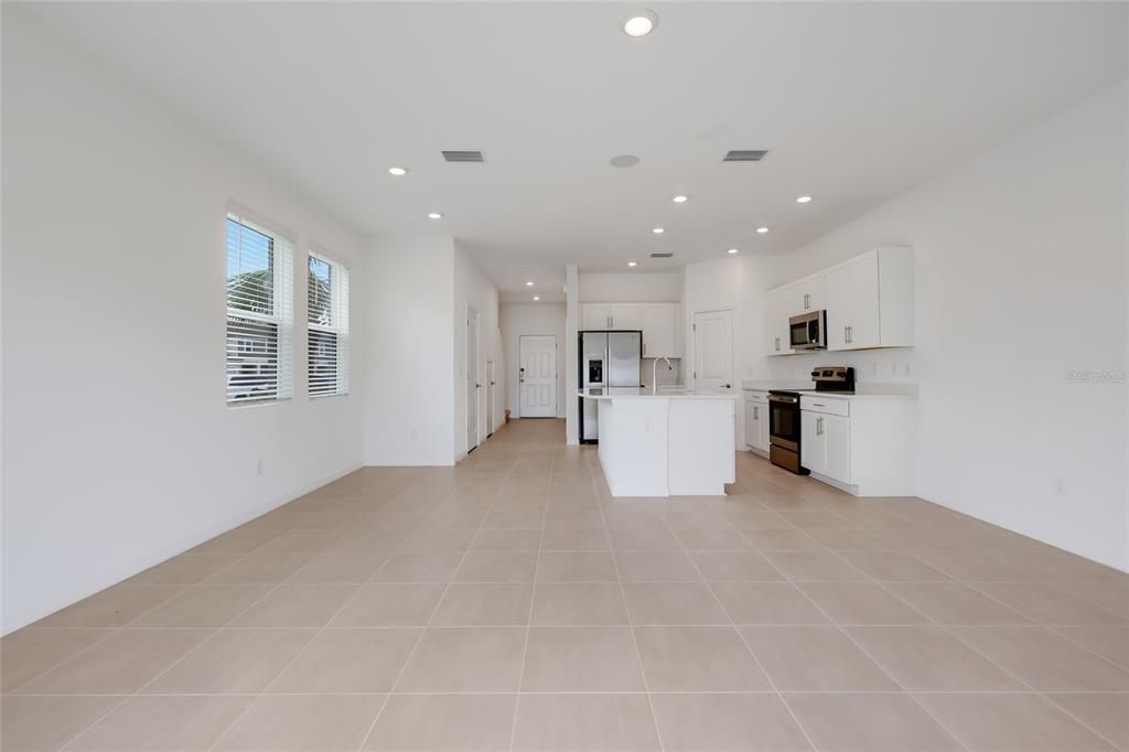 For Sale: $347,500 (3 beds, 2 baths, 1553 Square Feet)