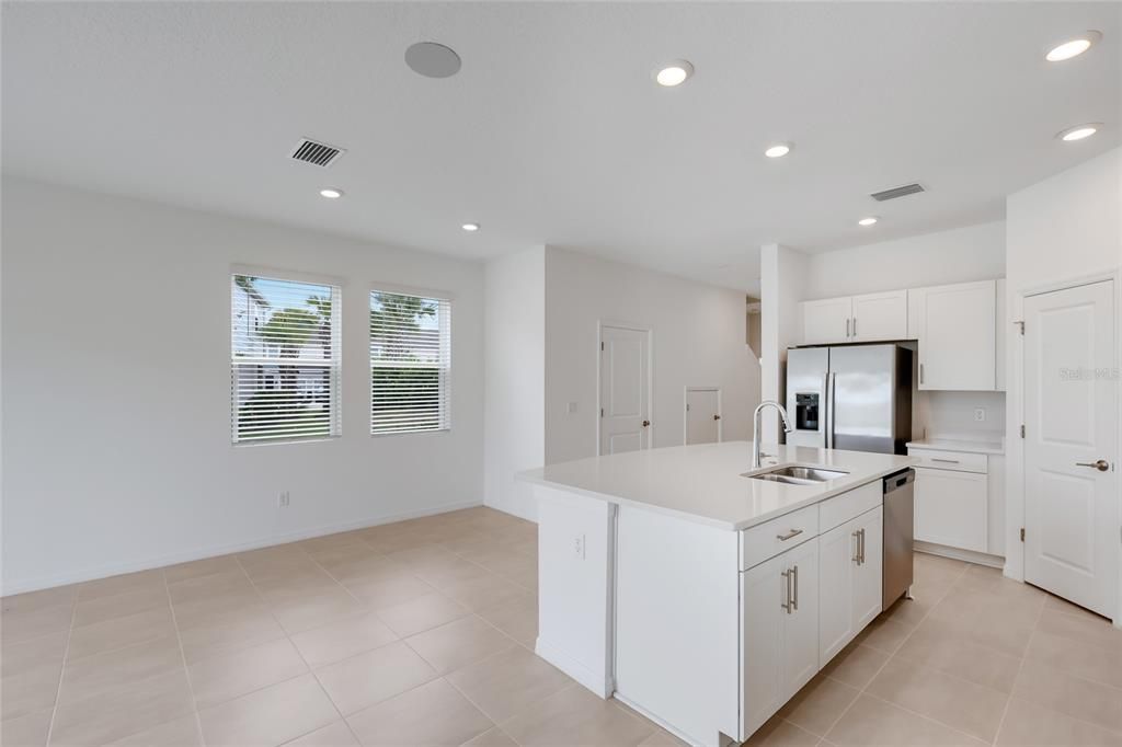 For Sale: $347,500 (3 beds, 2 baths, 1553 Square Feet)