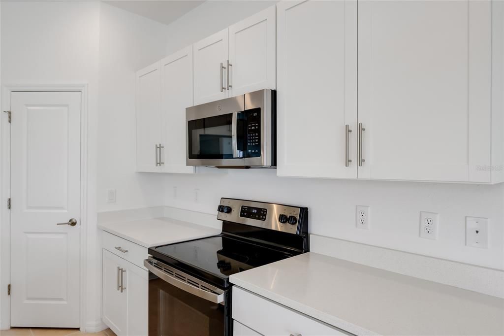 For Sale: $347,500 (3 beds, 2 baths, 1553 Square Feet)