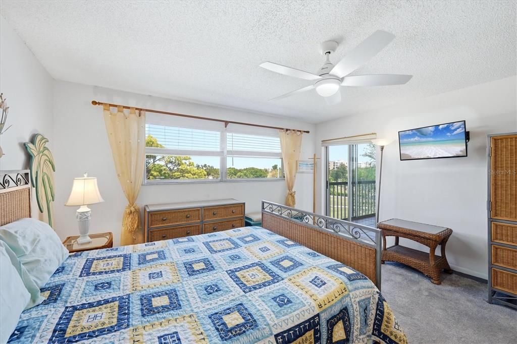 For Sale: $134,900 (2 beds, 2 baths, 1088 Square Feet)