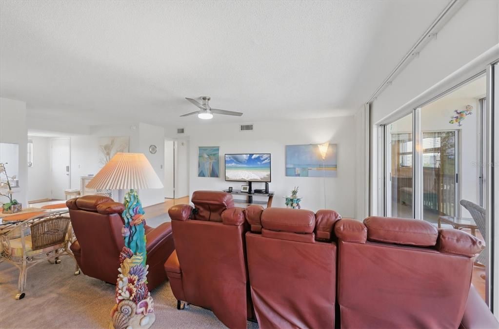 For Sale: $134,900 (2 beds, 2 baths, 1088 Square Feet)