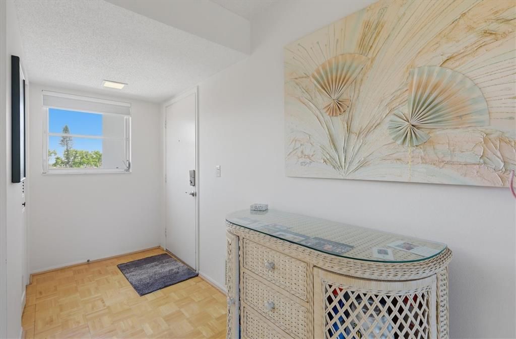 For Sale: $134,900 (2 beds, 2 baths, 1088 Square Feet)