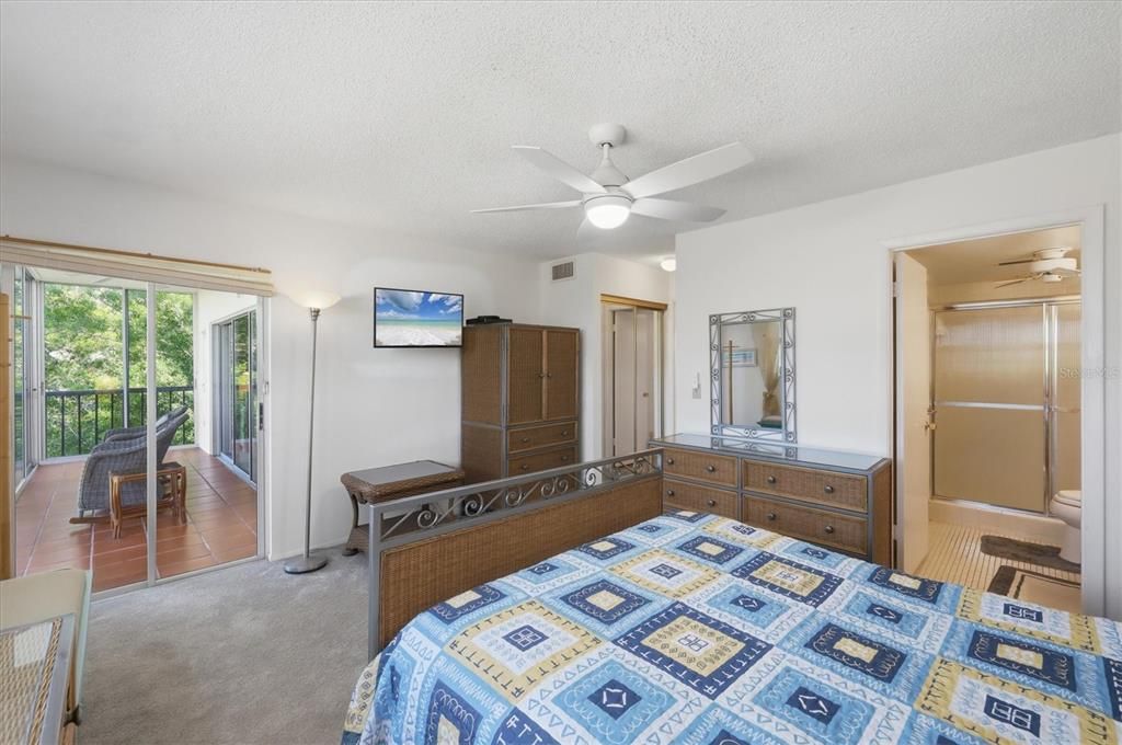 For Sale: $134,900 (2 beds, 2 baths, 1088 Square Feet)