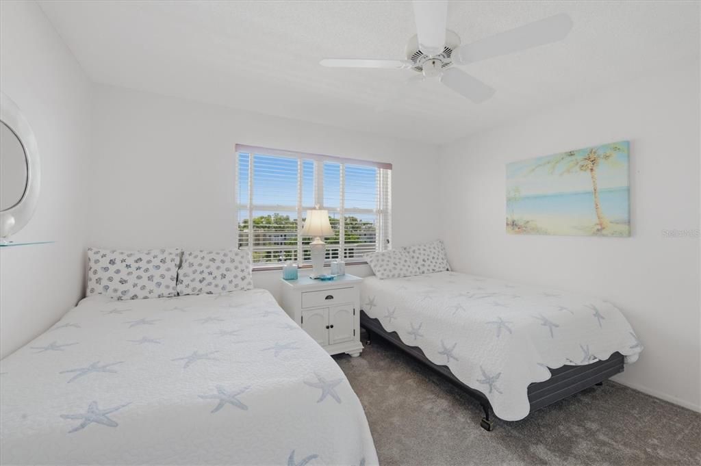 For Sale: $134,900 (2 beds, 2 baths, 1088 Square Feet)
