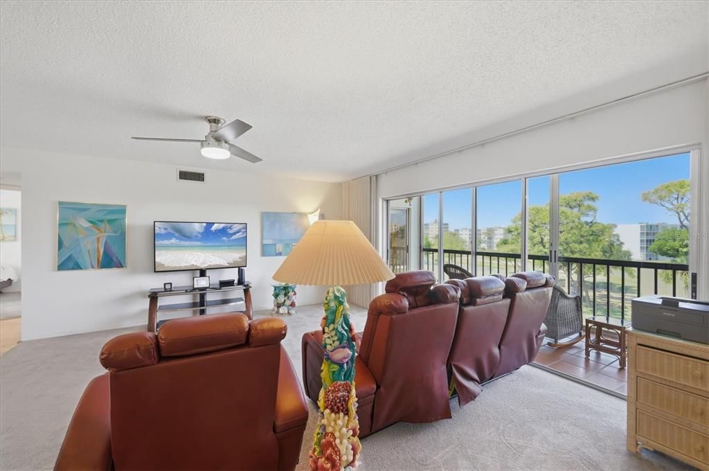 For Sale: $134,900 (2 beds, 2 baths, 1088 Square Feet)