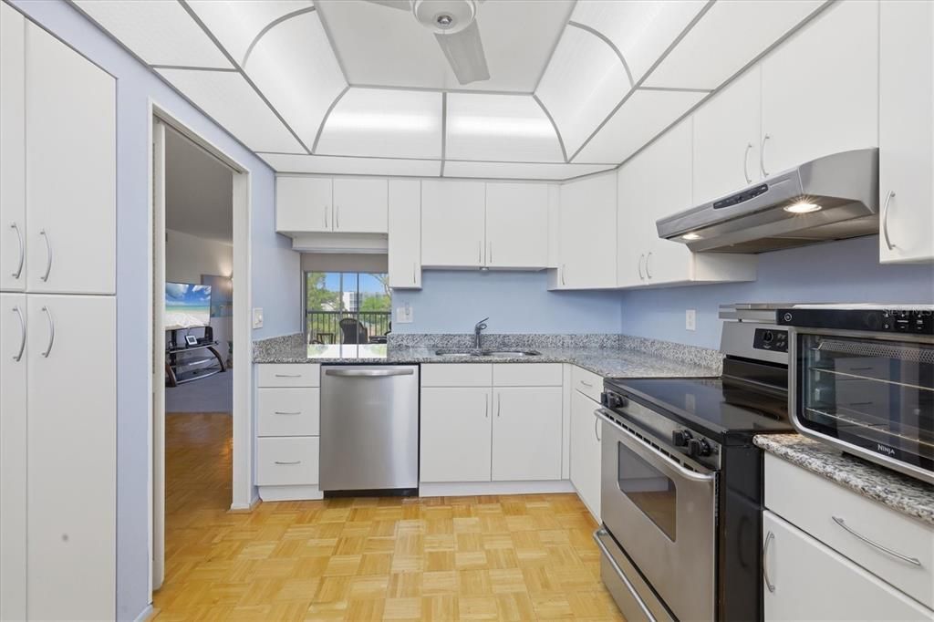 For Sale: $134,900 (2 beds, 2 baths, 1088 Square Feet)