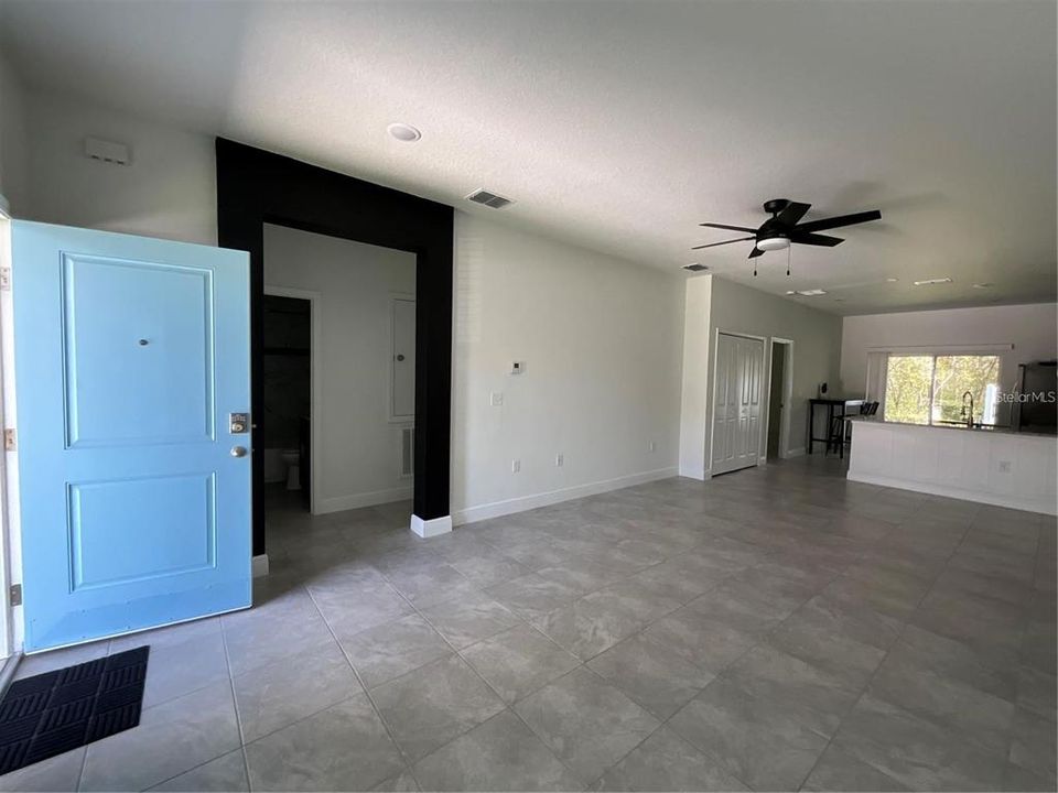 For Rent: $1,525 (3 beds, 2 baths, 1201 Square Feet)
