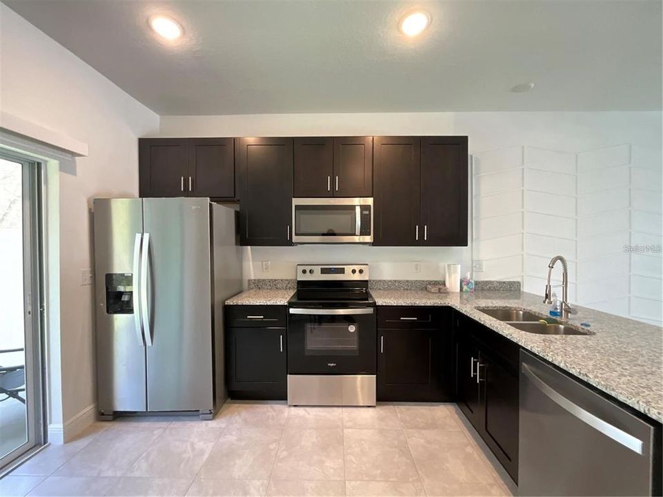 For Rent: $1,525 (3 beds, 2 baths, 1201 Square Feet)